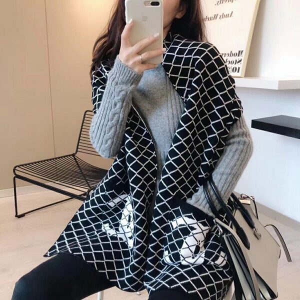 CC White / BLACK Muffler For Women
