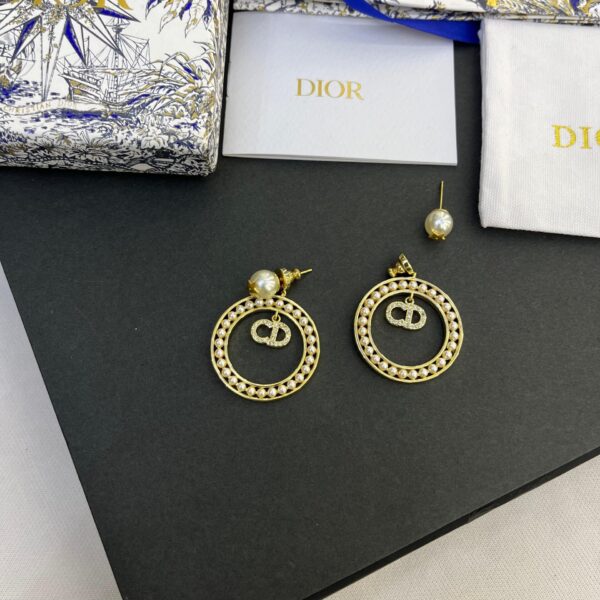 CD Round Pearl Earring