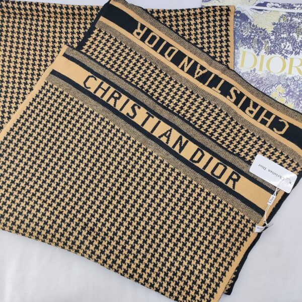 CD Black Brown Bobby Woolen Stole