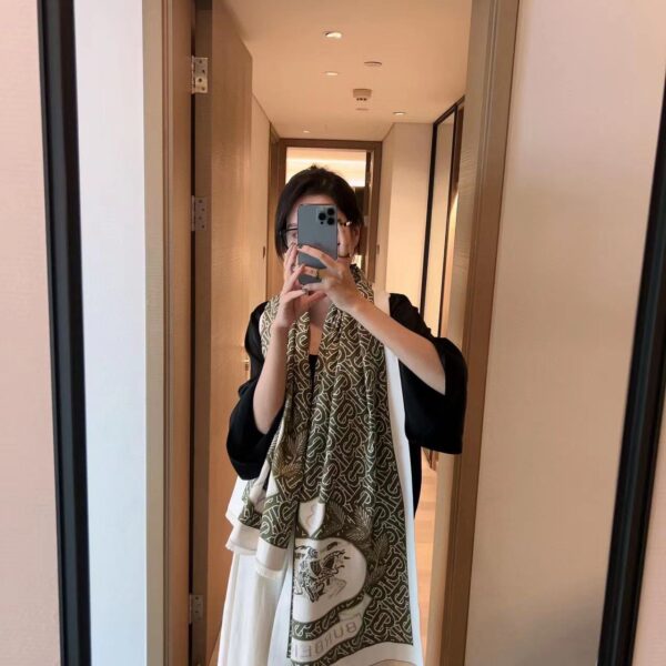 Burberry Wollen Green colour Stole (With Box)