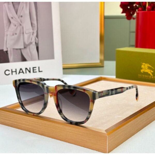 Burberry Signature Unisex Wayfarers Premium Sunglass