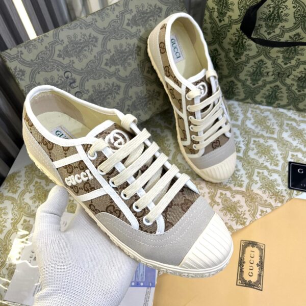 GG GG Supreme Canvas Sneaker